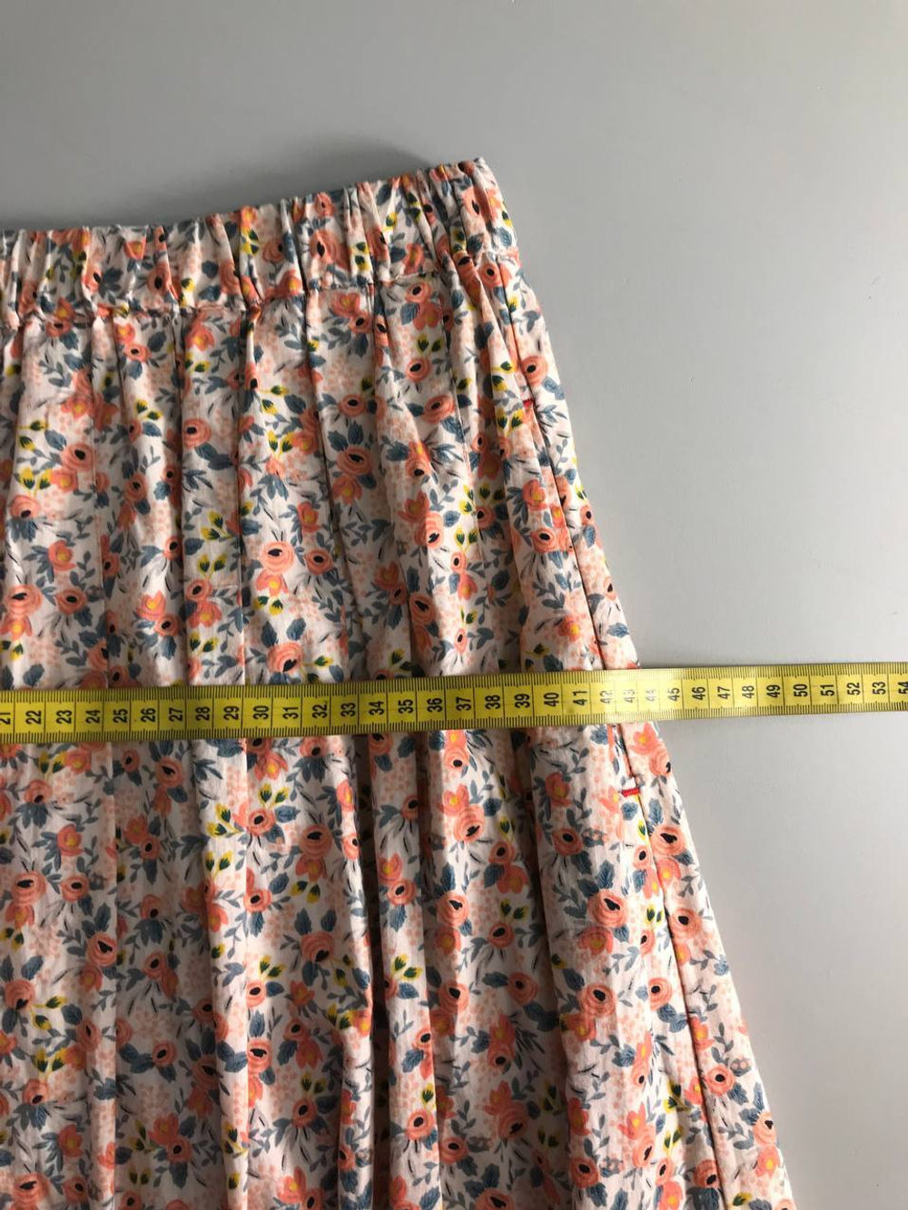 Юбка цветочная, визуально на 48 размер