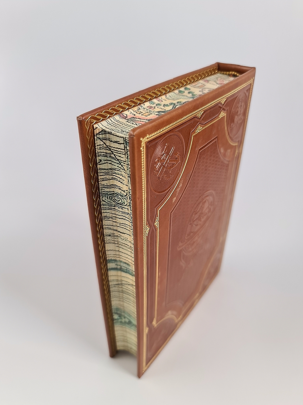 "Годы исканий в Азии". Э.М.Мурзаев - подарочное издание