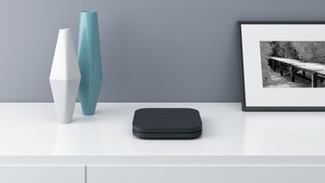 Xiaomi Mi Box S- Обзор характеристик TV-приставки, производительности процессора, беспроводных подключений, встроенной памяти, экрана цветов и дизайна.