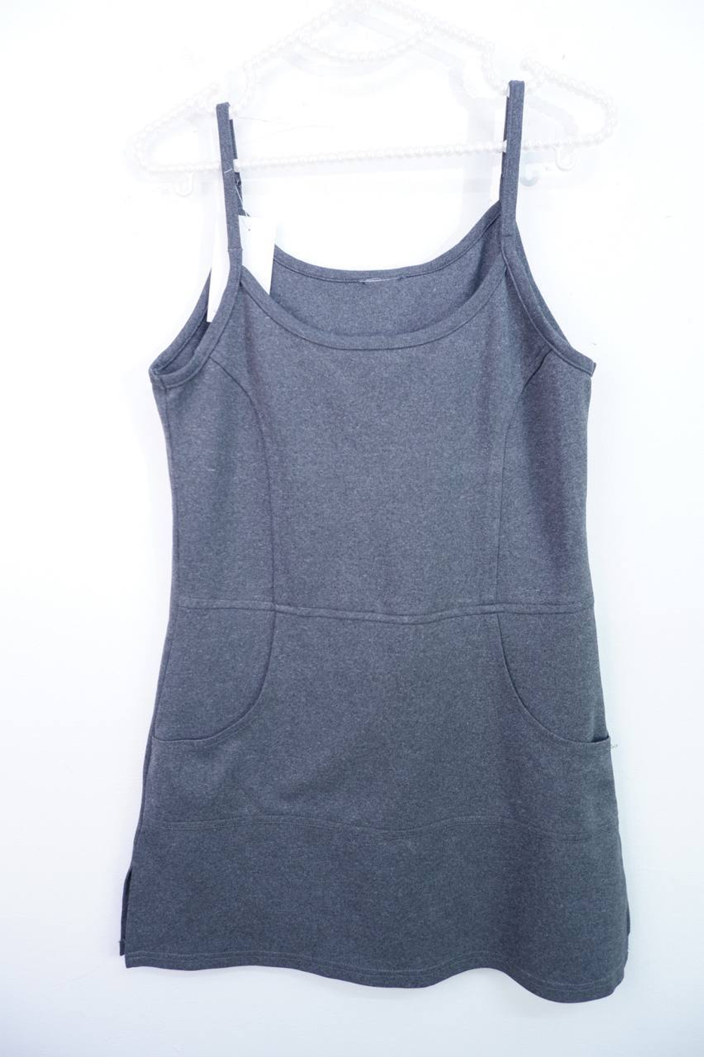 Топ базового цвета, визуально на 42/44 размер