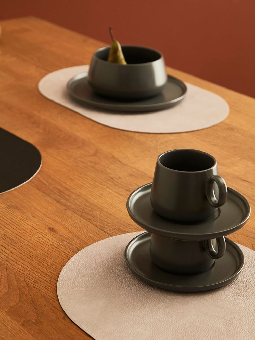 Набор из двух чайных пар темно-серого цвета из коллекции Essential, 250 мл