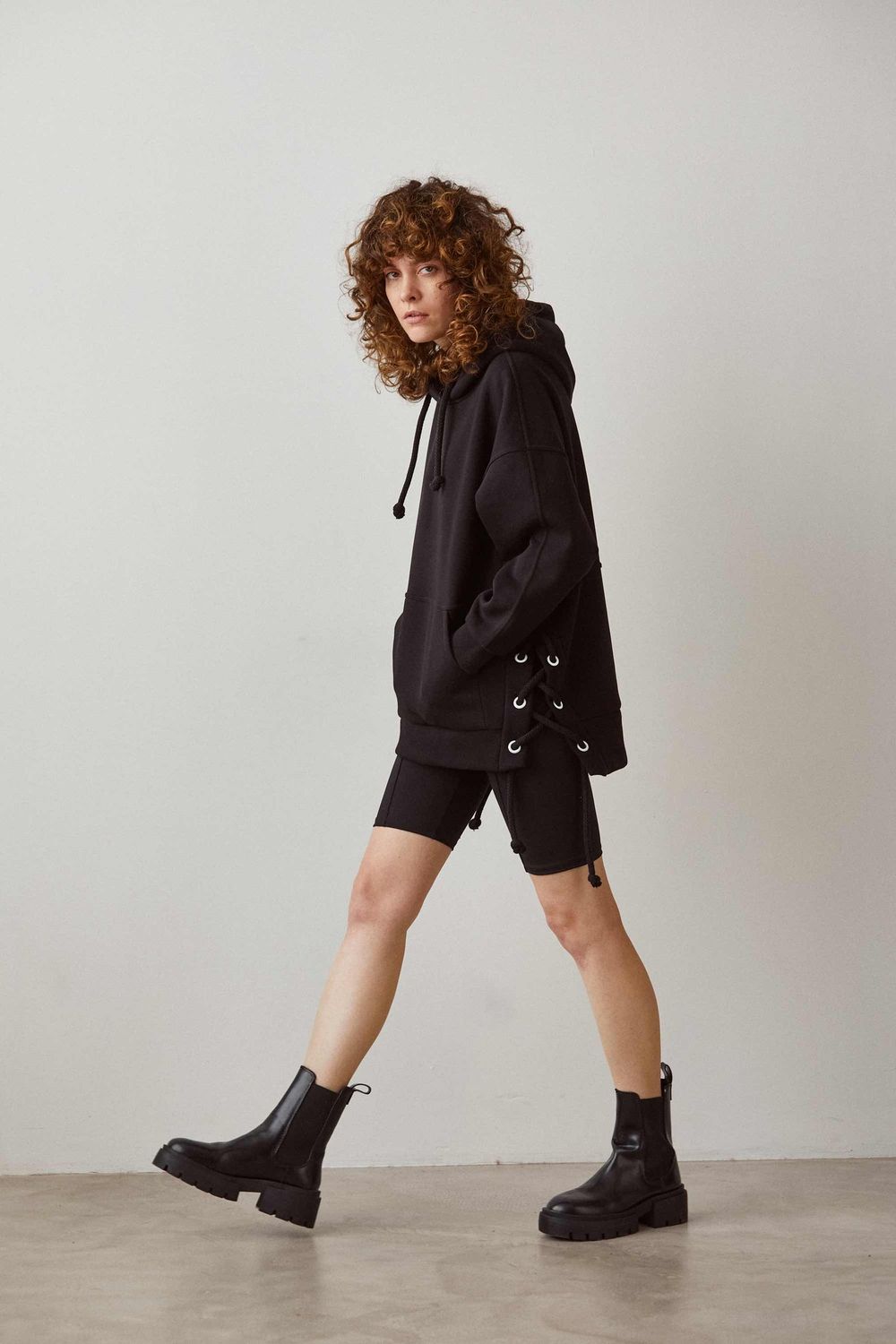 Худи Toccotwo с белыми люверсами Женский Черный