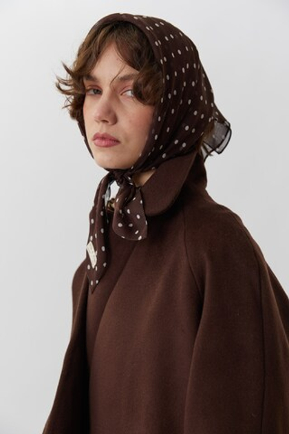 Косынка из шелка коричневая в горошек