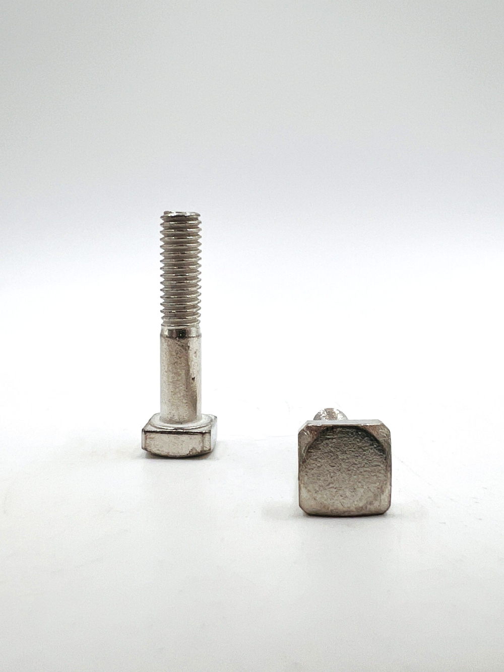 Болт клеммы аккумулятора для автомобилей марки ВАЗ М6х30 комплект 2 шт