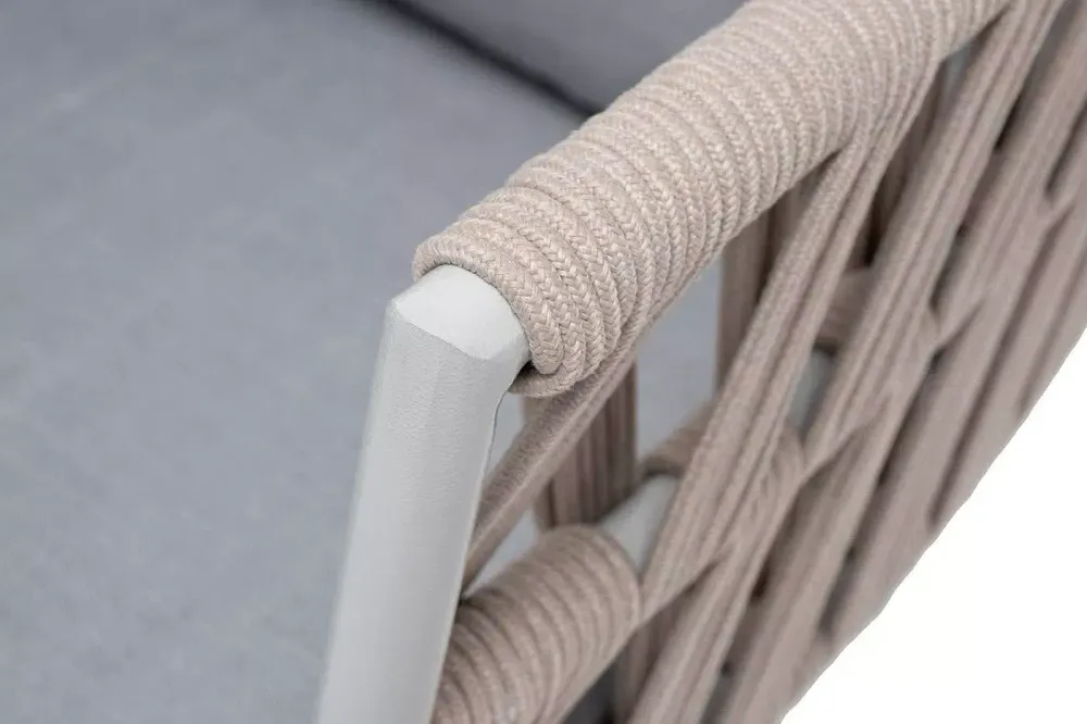 "Диего" кресло плетеное из роупа, каркас алюминий светло-серый (RAL7035) муар, роуп бежевый круглый, ткань светло-серая