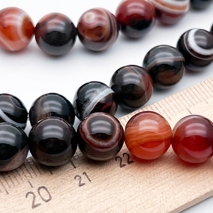 Агат тонированный черно-коричневый, диаметр 10,1-10,2 мм, цена за 18-19 шт (1/2 нити)