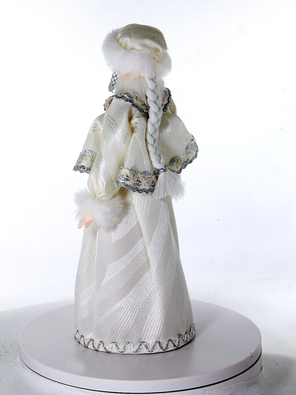 Фарфоровая кукла коллекционная Снегурочка в белой шубе. Новогодняя игрушка под ёлку ручной работы