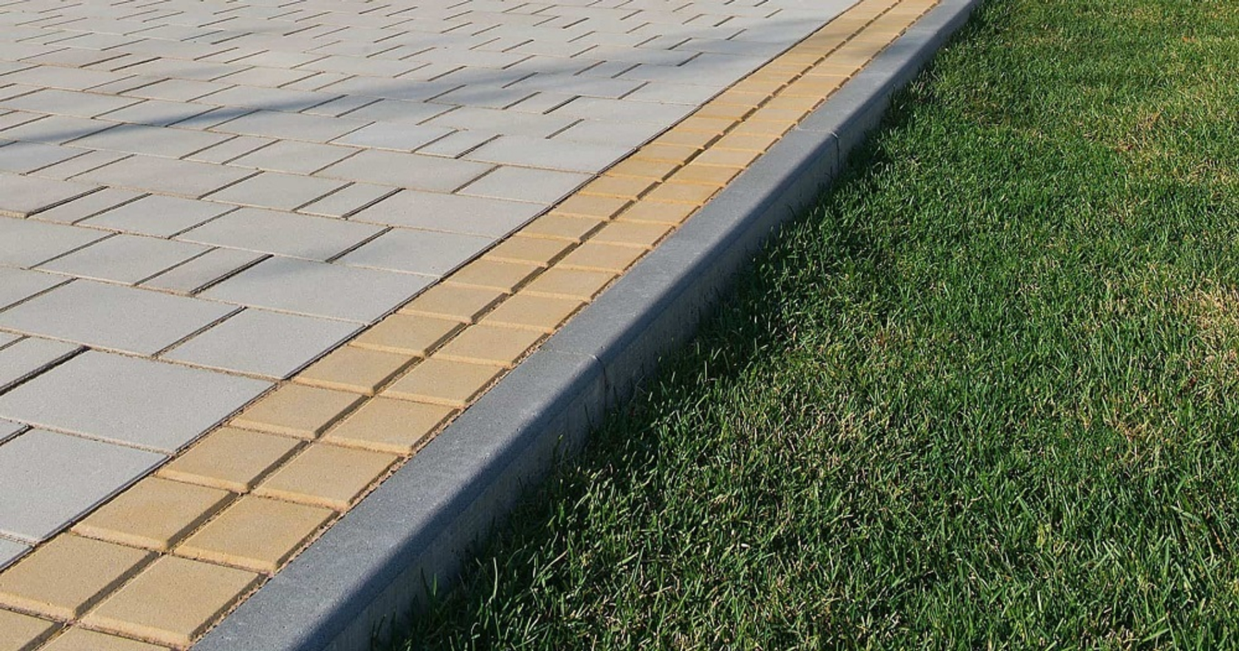 Какой бордюр выбрать для строительства площадки под авто