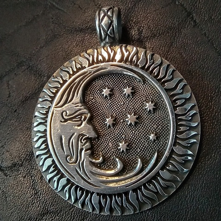 Подвеска. Месяц Месяцович