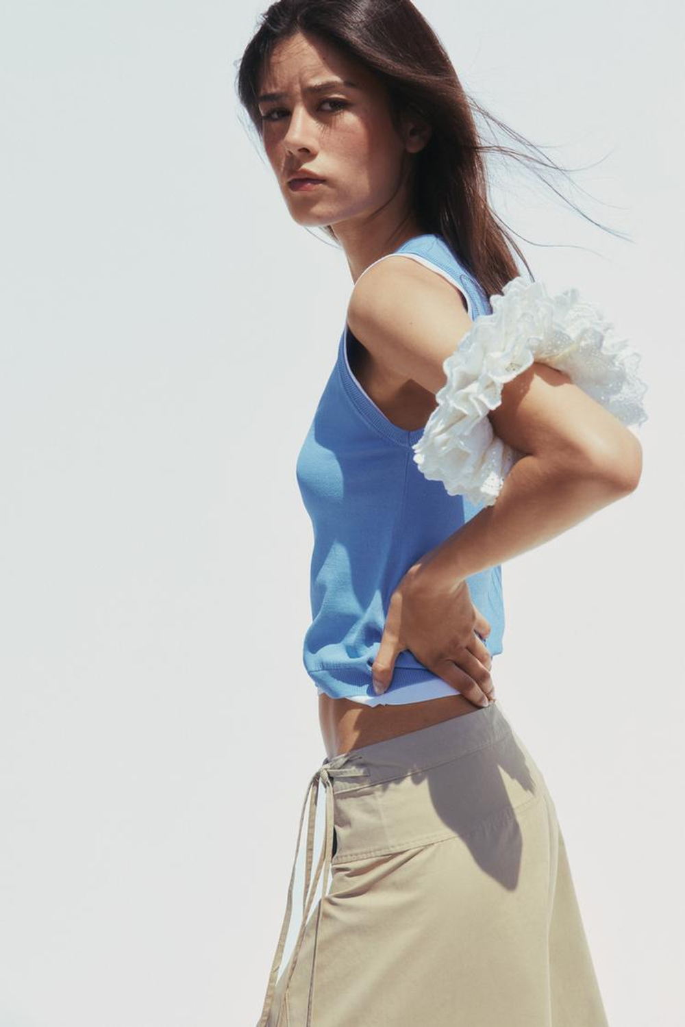 ZARA ТРИКОТАЖНЫЙ ТОП С ДВУХСЛОЙНЫМИ ДЕТАЛЯМИ, СИНИЙ