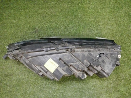 Битая Фара правая Skoda Octavia A7 (2017-2020) LED