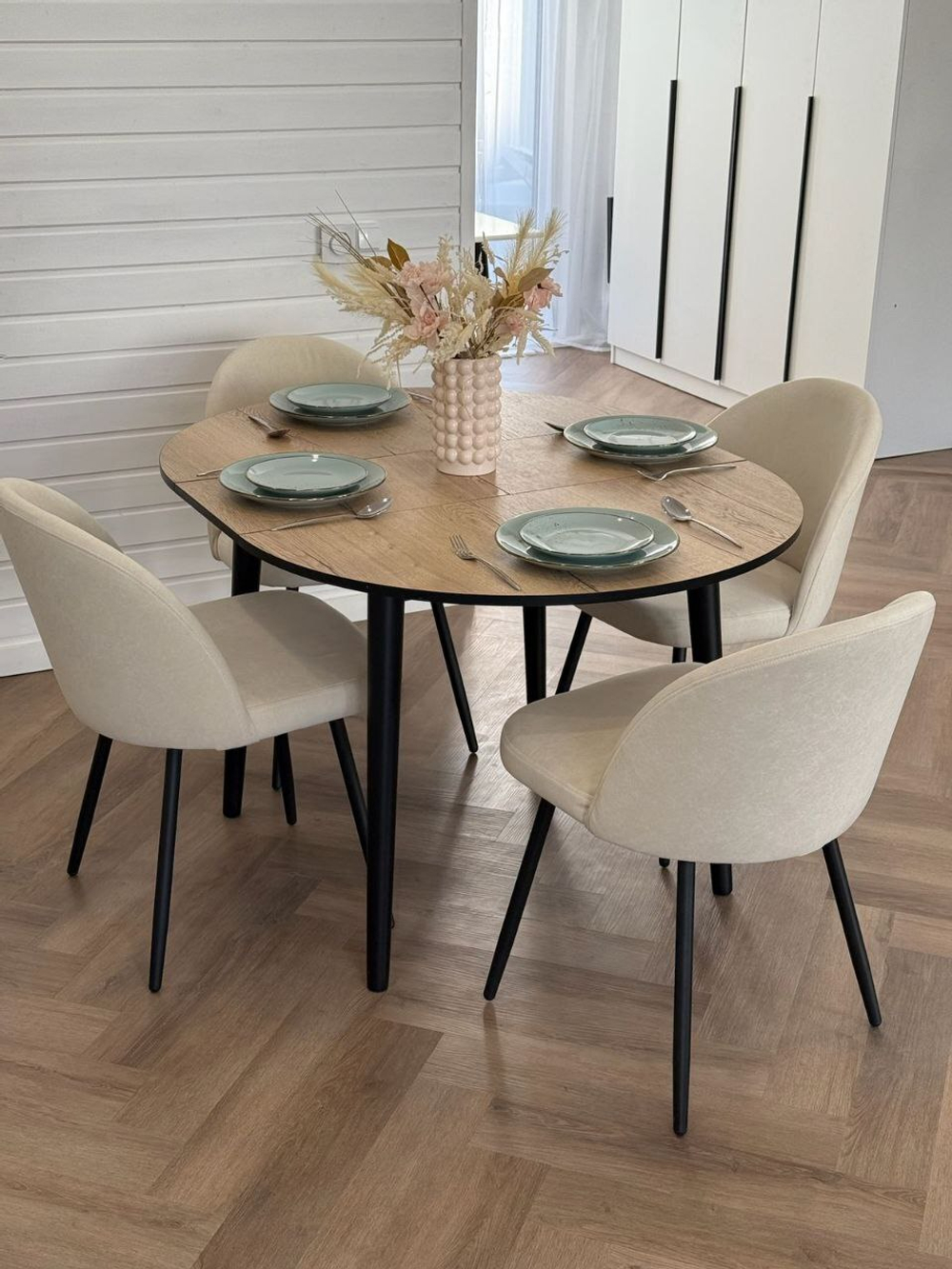 Круглый раздвижной стол "Дуб Галифакс" и 4 стула Элион