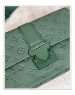 Сумка-мессенджер Louis Vuitton