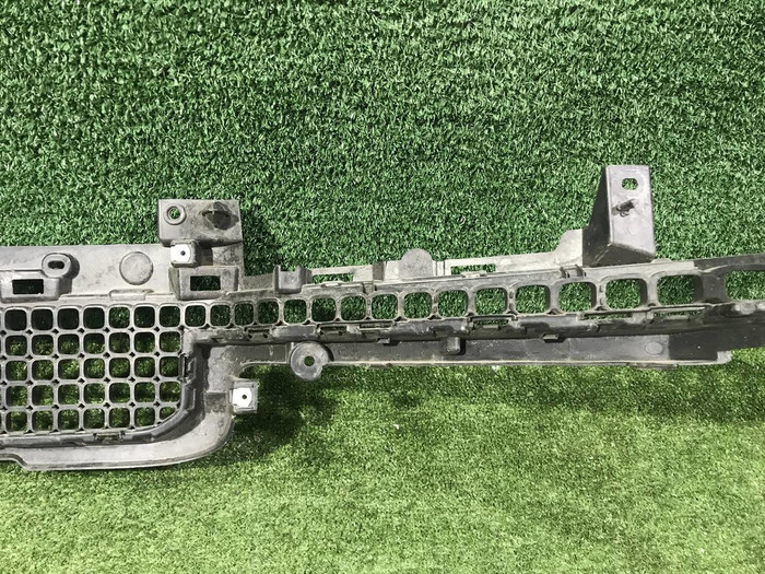 Решетка переднего бампера Land-Rover Defender 2 L663 (2019-н.в.)