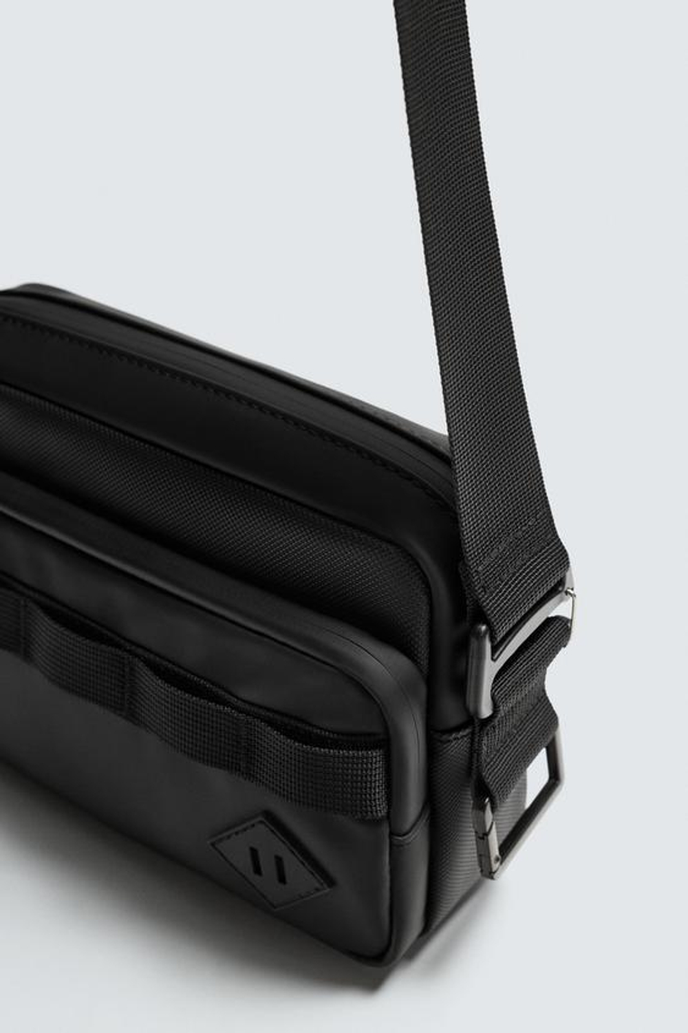 ZARA ПРОРЕЗИНЕННАЯ СУМКА, ЧЕРНЫЙ