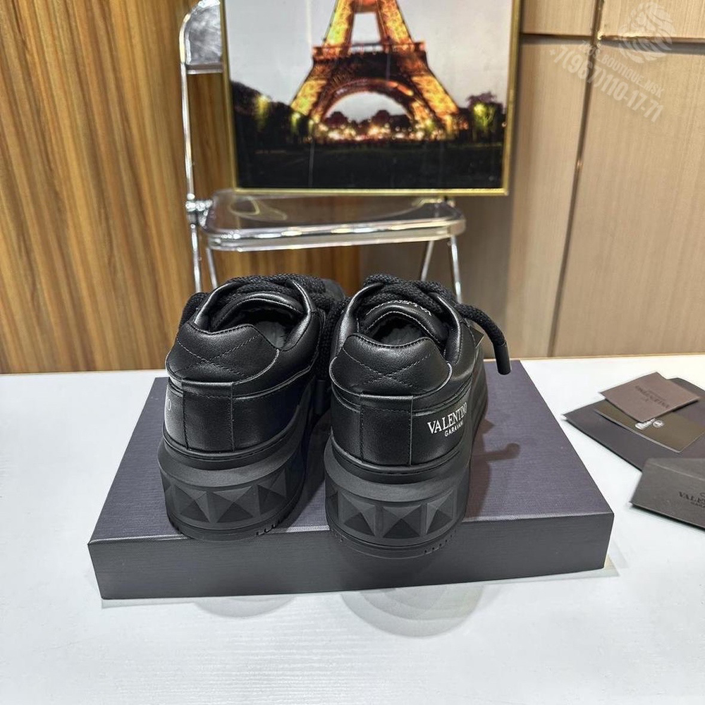 Кроссовки Valentino