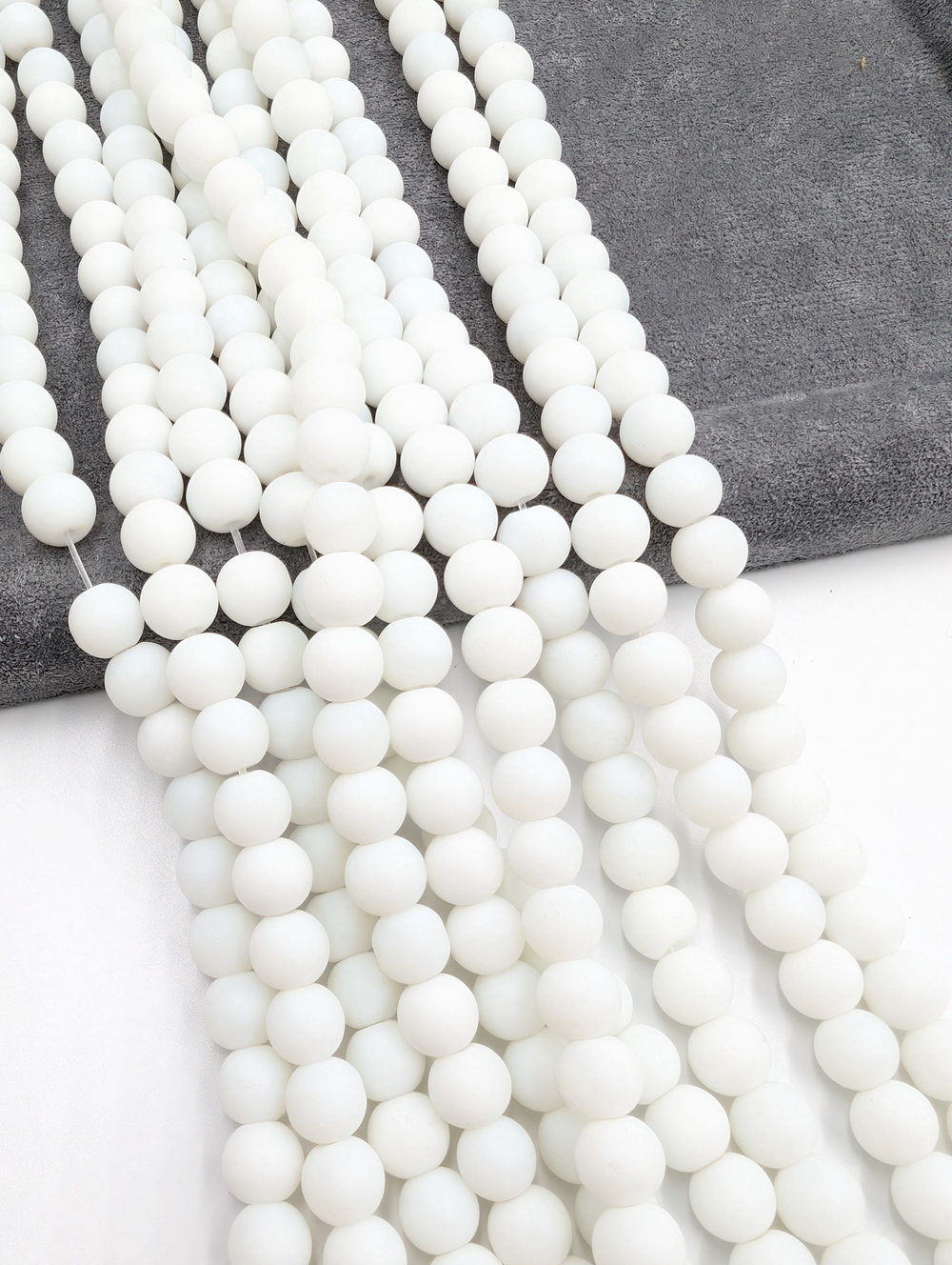 Бусины стеклянные белые матовые 8мм