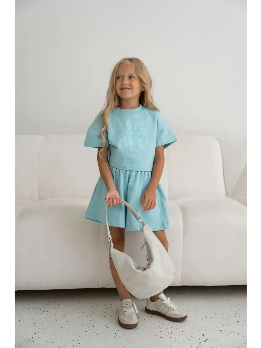 Летний костюм для девочки с шортами