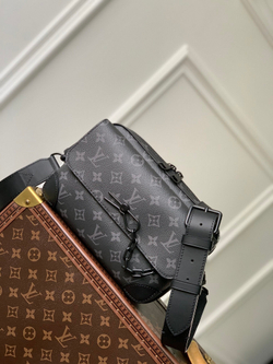 Louis Vuitton Steamer Messenger Bag