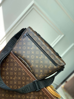 Louis Vuitton Montsouris Messenger Bag