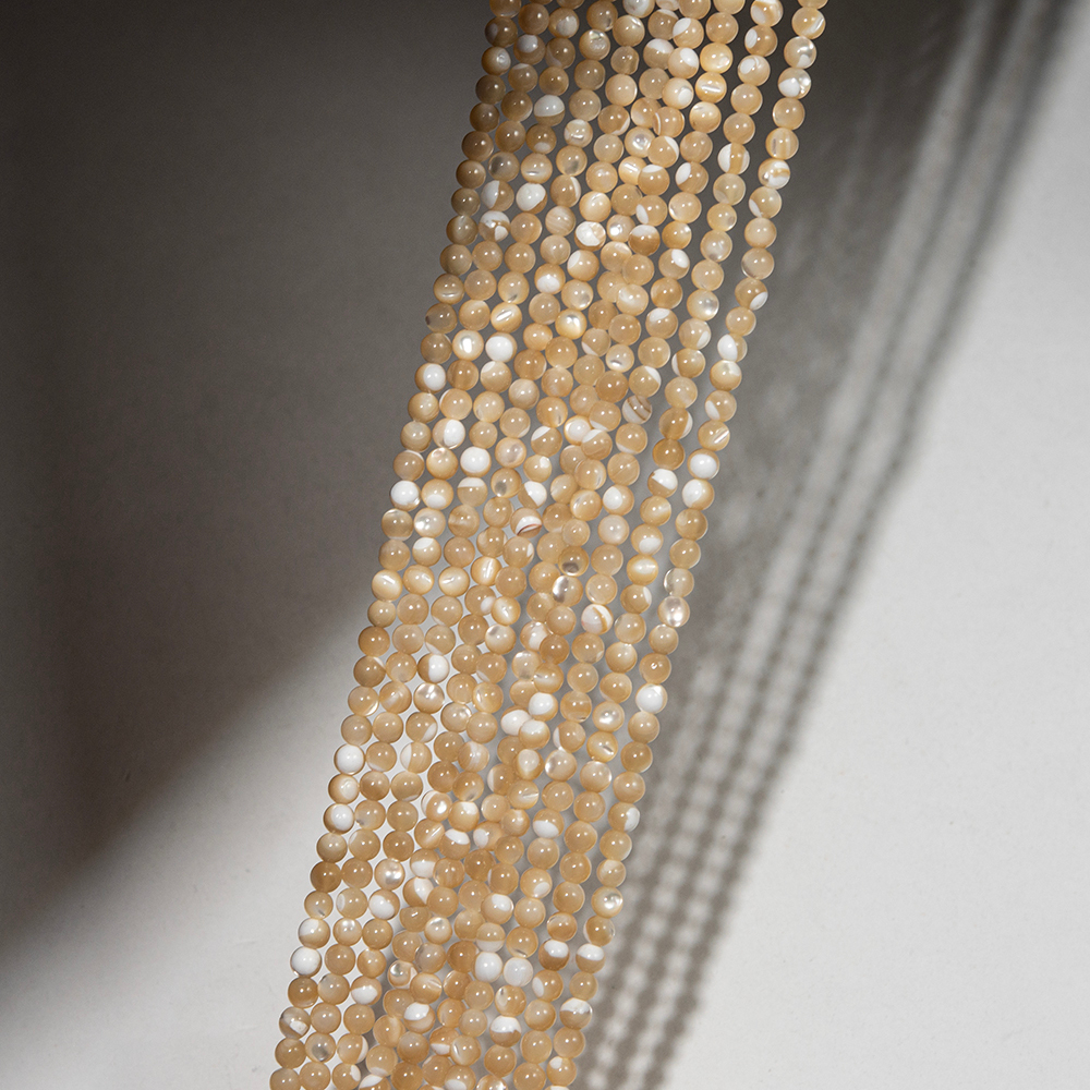 Перламутр морских ракушек, карамельного оттенка, шар 3,7мм