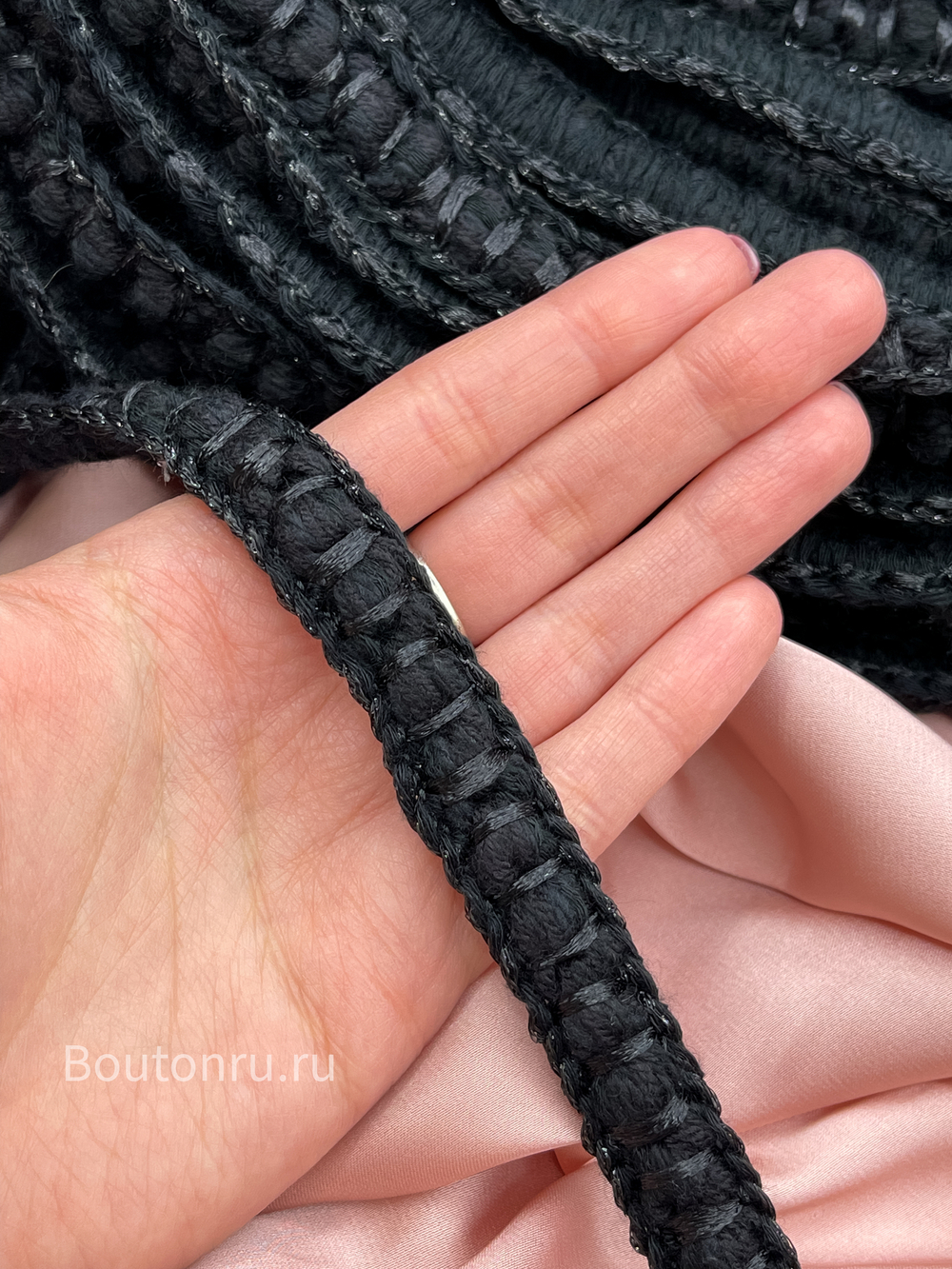 Тесьма плетеная черная