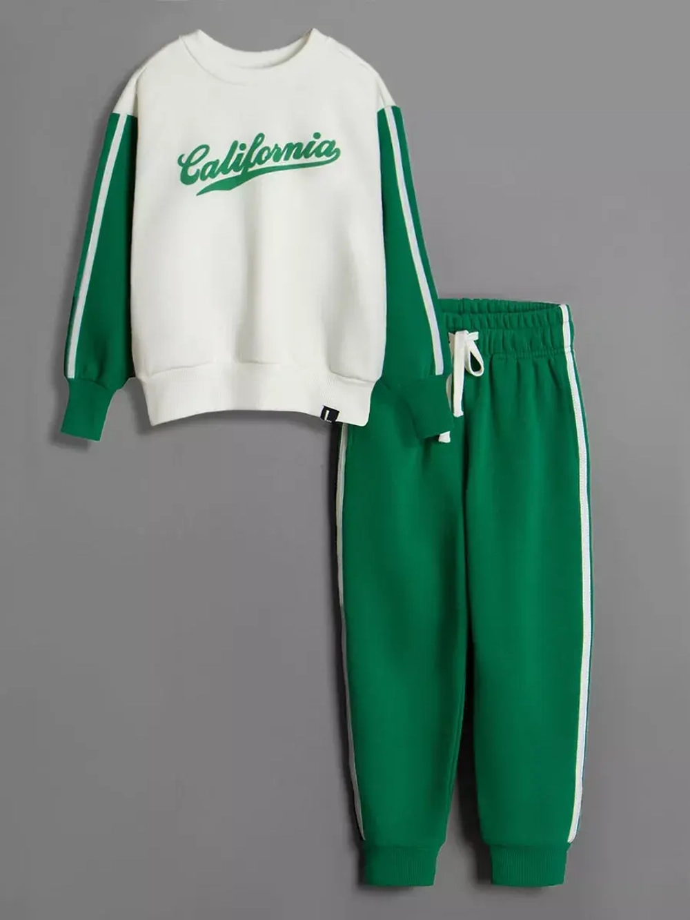 Спортивный костюм для мальчика в школу