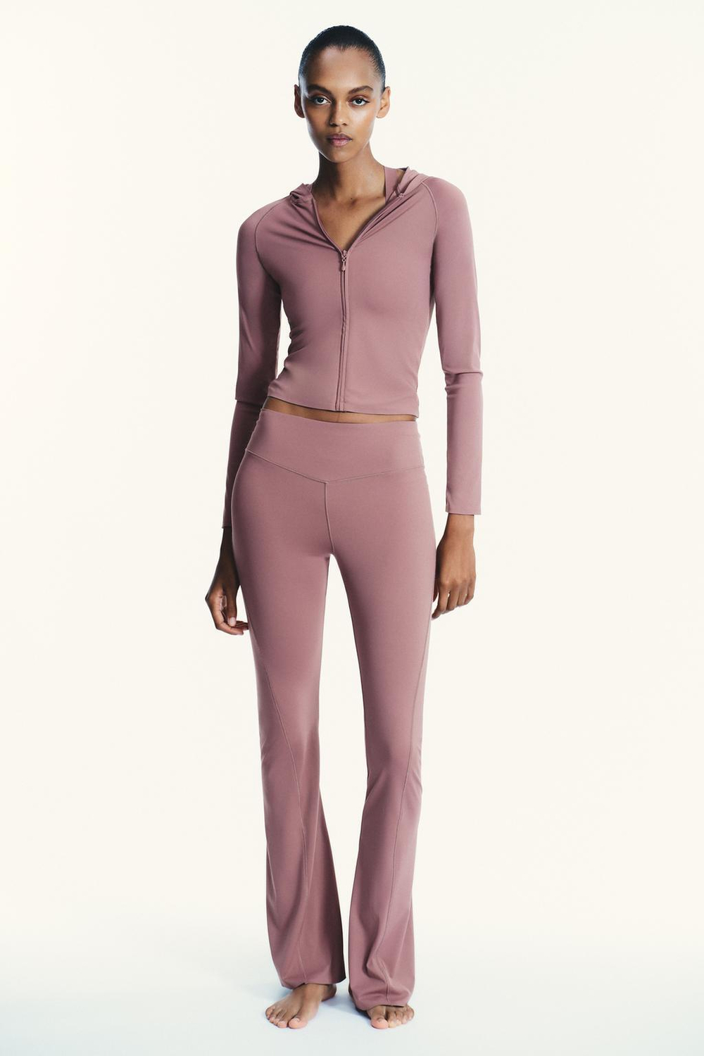 ZARA ТОЛСТОВКА SEAMLESS ИЗ ПОЛИАМИДА, ЦВЕТ МАЛЬВЫ