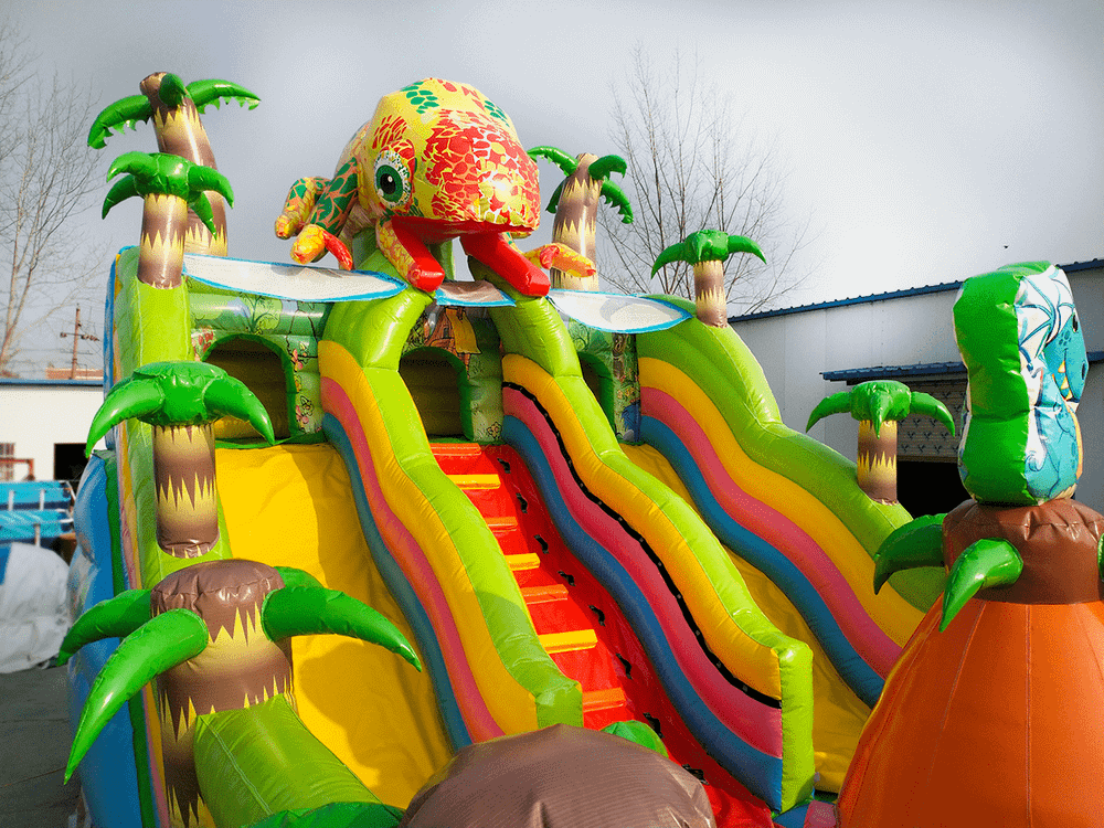 Коммерческий надувной батут "Хамелеон и динозавры", 10x5x5.5 м.