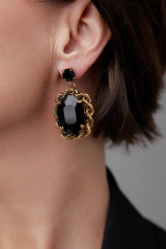Серьги пусеты овальные черные кристаллы, обрамленные цепью, оттенок золото антик