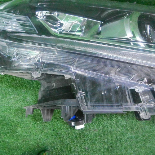 Фара правая Toyota Land Cruiser Prado 150 (2017-н.в.) LED