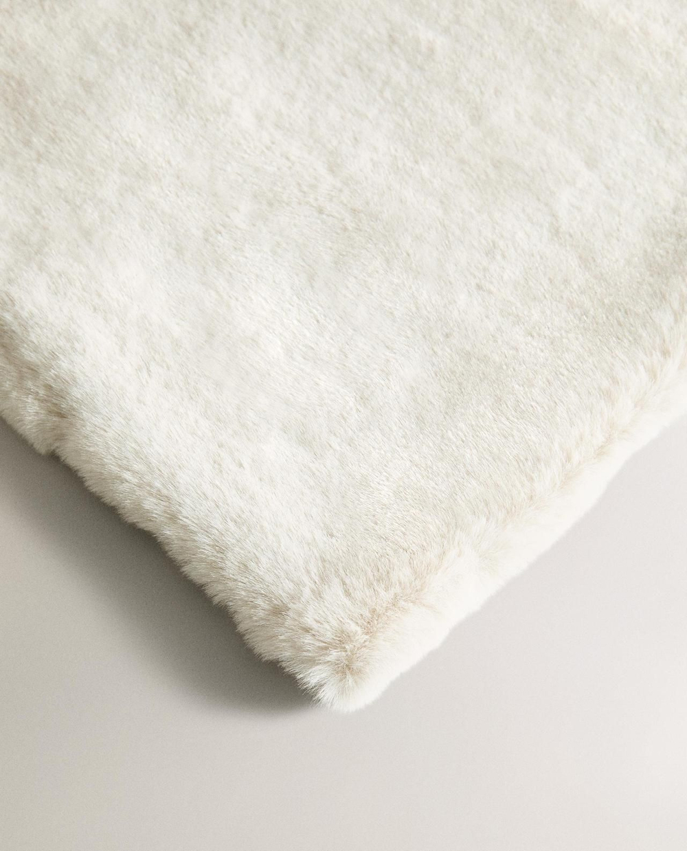 Zara Home - Меховой плед, белый, 220x240 см