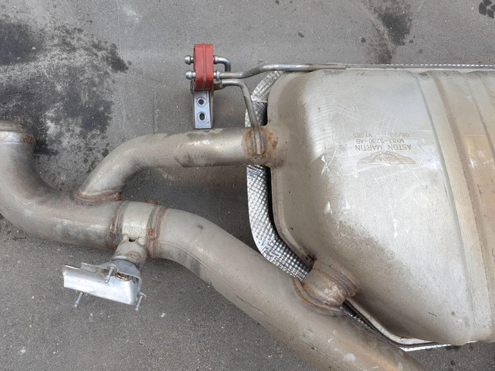 Глушитель Aston Martin DBX (2019-н.в.)