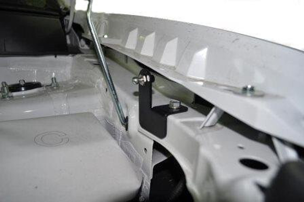 Амортизатор (упор) капота на Mitsubishi ASX 02-05(с 2010 г.в.)Autoinnovation
