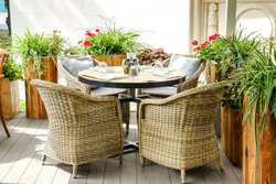 "Равенна" плетеное кресло из искусственного ротанга, цвет соломенный с серой подушкой