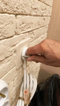 Удлинитель электрический 3 метра с выключателем, с плоской потайной вилкой невидимкой