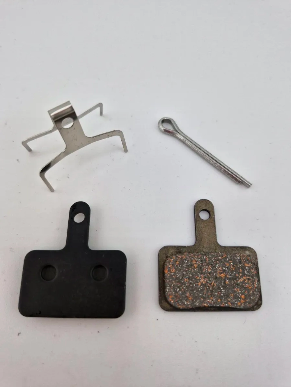 - Тормозные колодки дисковые для велосипеда и самоката