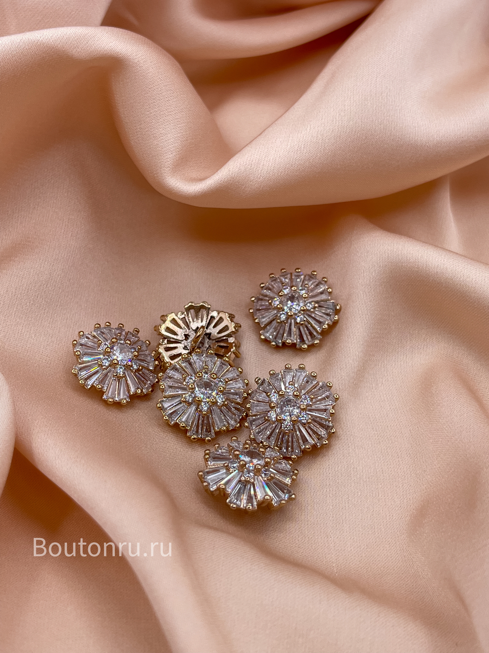 Пуговицы золото стразы в форме цветка