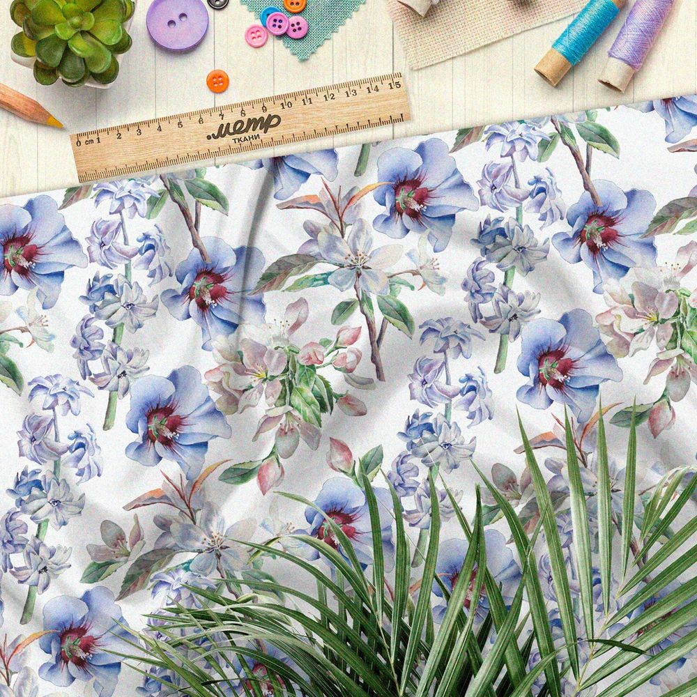 Ткань габардин лён и колокольчики на бежевом фоне