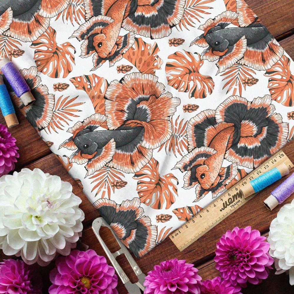 Ткань саржа крупные красные рыбы и листья на белом фоне