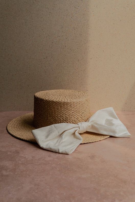 Канотье из рафии с бантом из дикого шёлка / MYARI