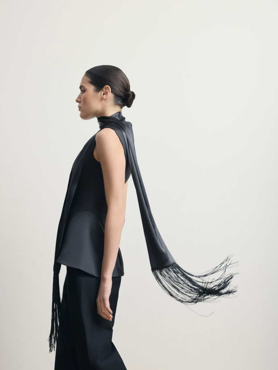 Атласный шарф с бахромой "Lune Satinée"