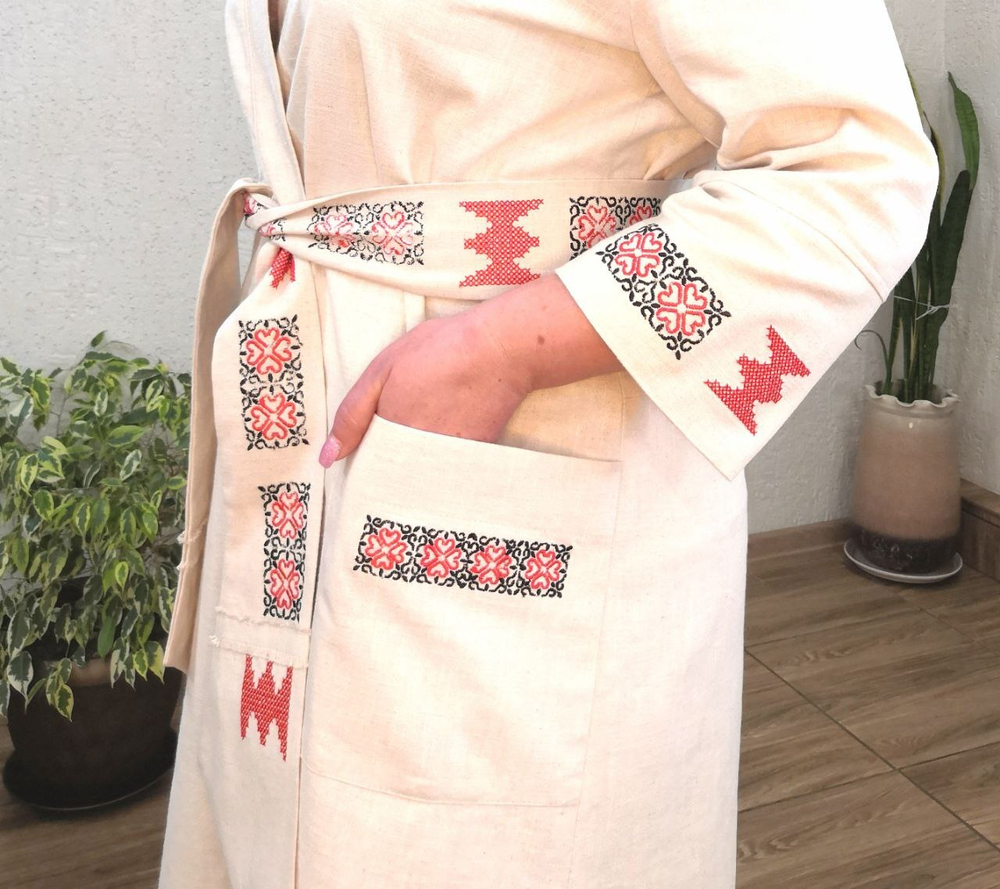 Халат из крапивы с вышивкой