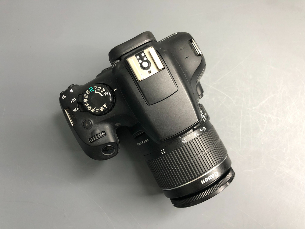 Canon 1300D + 18-55mm 3.5-5.6 IS II 61.000 кадров