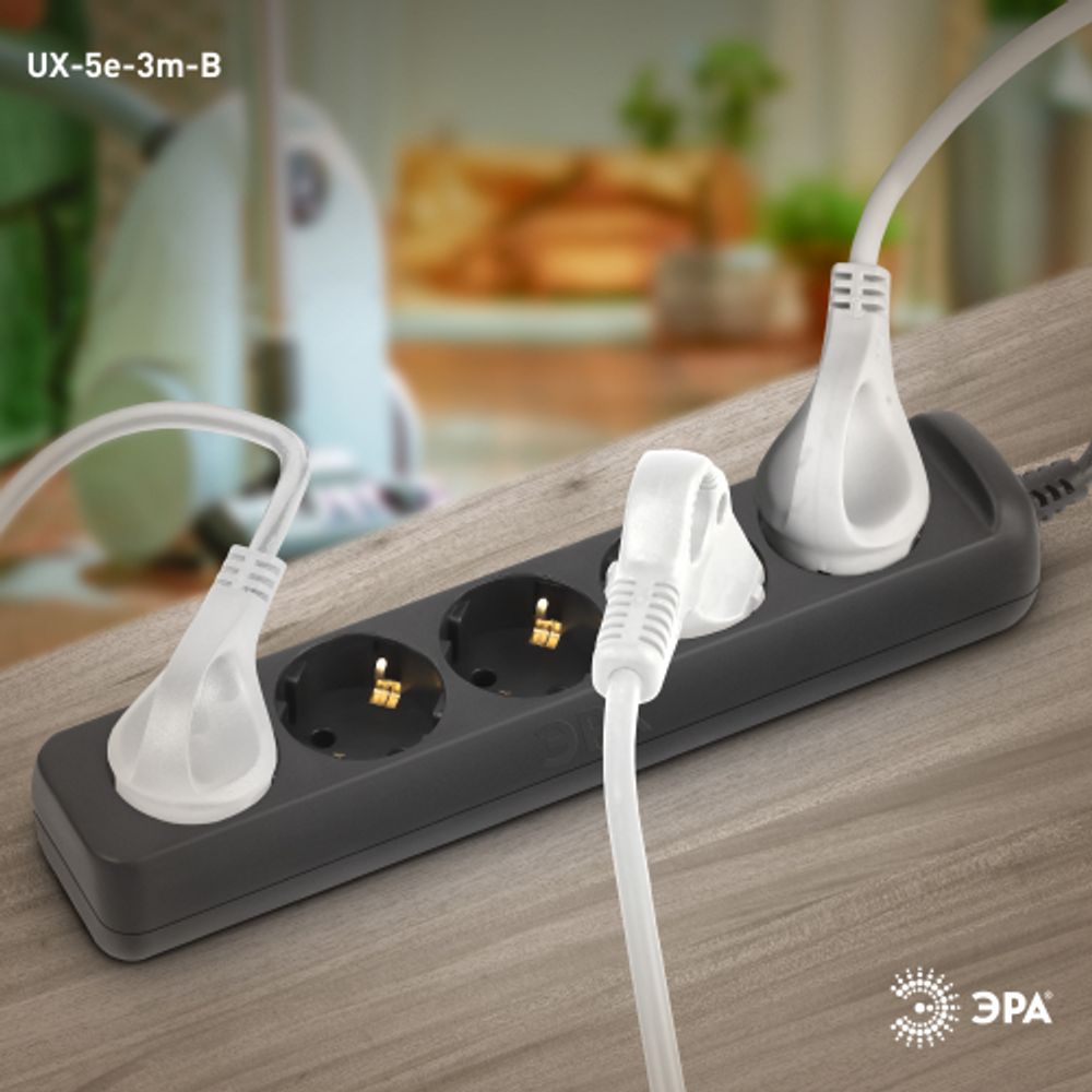 Удлинитель электрический ЭРА UX-5e-3m-B с заземлением 5 розеток 3 м ПВС 3х0,75мм2 10А черный