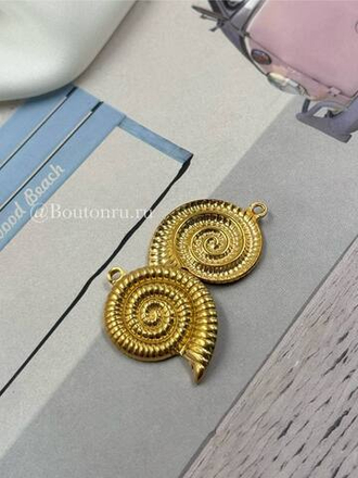 Подвеска металлическая золотистая в форме ракушки 31х21 мм