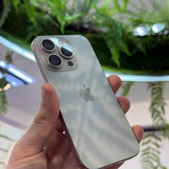Apple iPhone 15 Pro 256 ГБ Серый титан