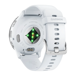 Спортивные часы Garmin Venu 3, 45 мм, силиконовый ремешок цвета «Уайтстоун» Безель из нержавеющей стали серебристого цвета, корпус цвета «Уайтстоун», AMOLED-дисплей со стеклом Gorilla Glass. Ремешок с классической застёжкой — на запястье обхватом 135–200