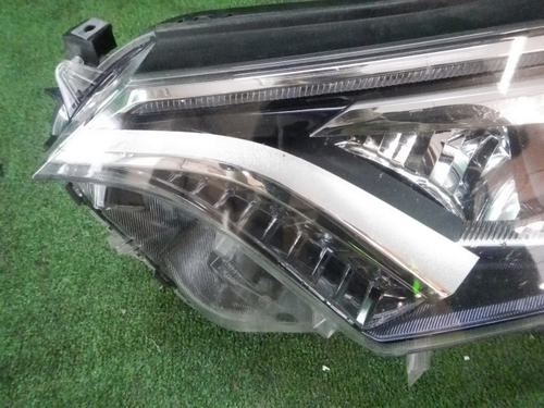 Фара левая Toyota Rav 4 CA40 (2015-2019) LED