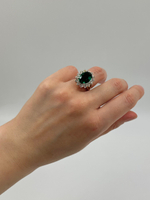 Кольцо с зелёным кристаллом